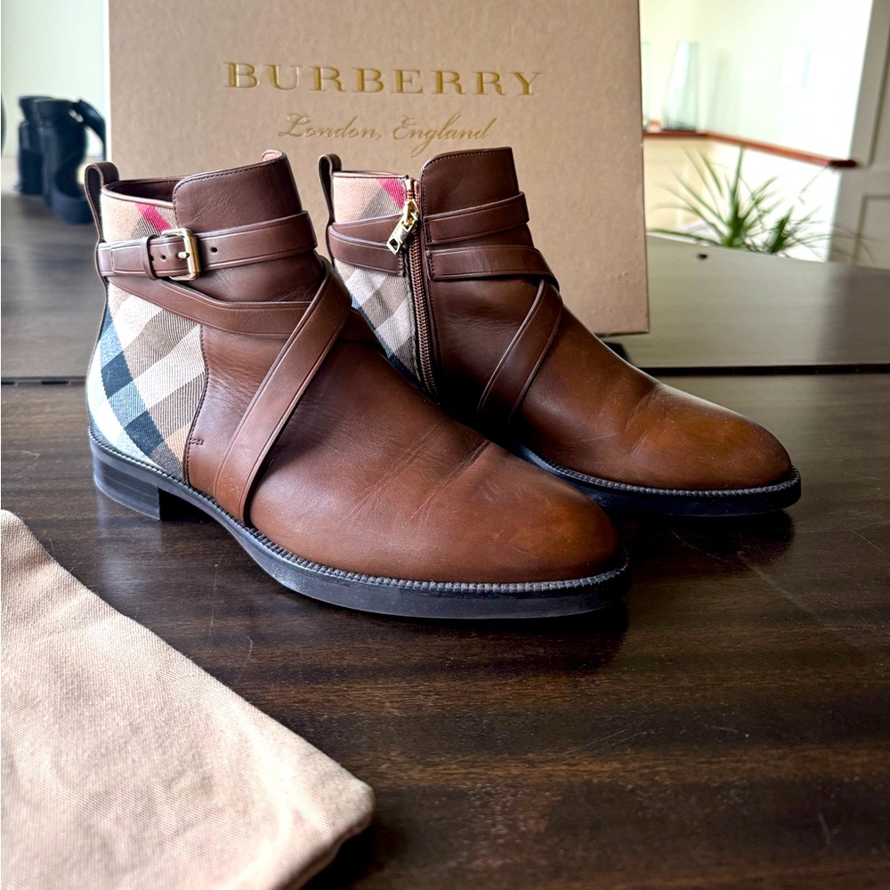Burberry Vaughn Flat Ankle Boots